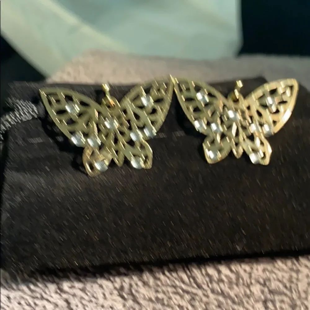Butterfly dangle earrings  - Picture 7 of 8
